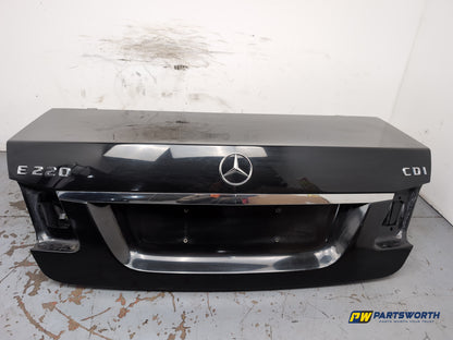 Mercedes-Benz E220 Saloon Boot Lid Obsidian Black Metallic C197 2009-2013 - photo 4