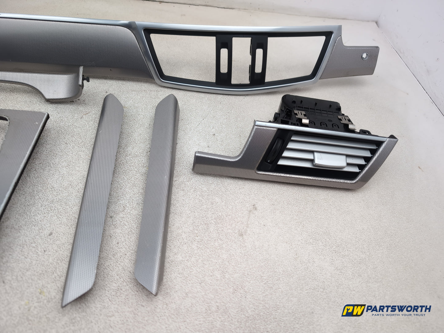 Mercedes-Benz E220 E-Class W212 Dashboard Trims With Air Vents And Ashtray - photo 4