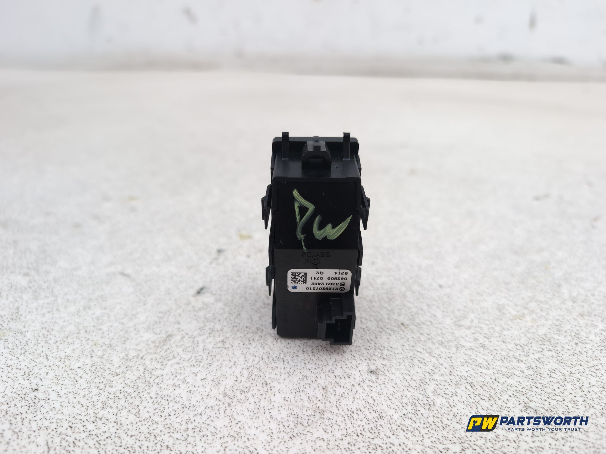 Mercedes-Benz E220 E-Class W212 Hazzard Light Switch A2128207210 2009-2016 - photo 4