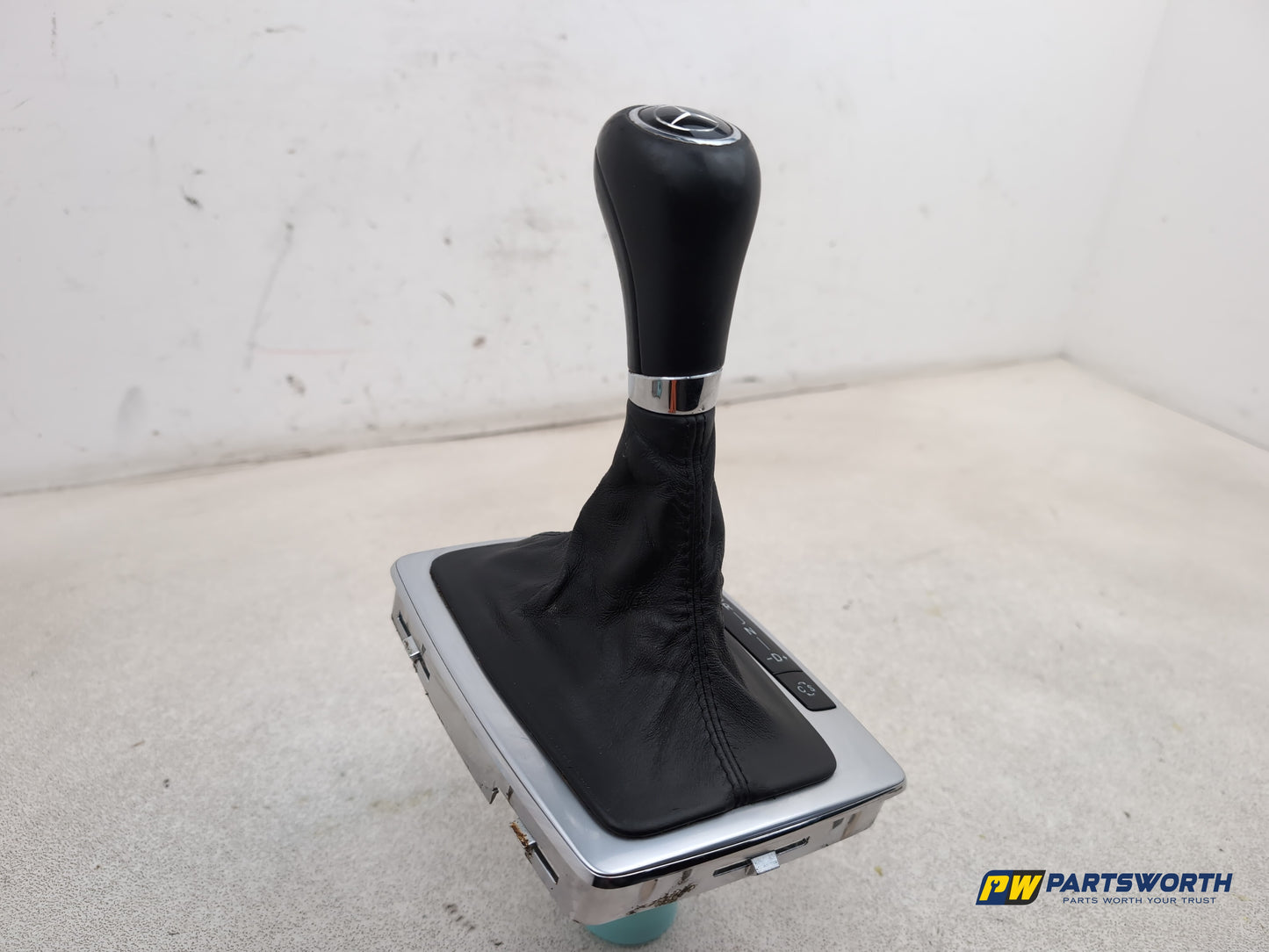 Mercedes-Benz E220 E-Class W212 Automatic Gear Lever Gaiter And Knob A2122670788 - photo 4