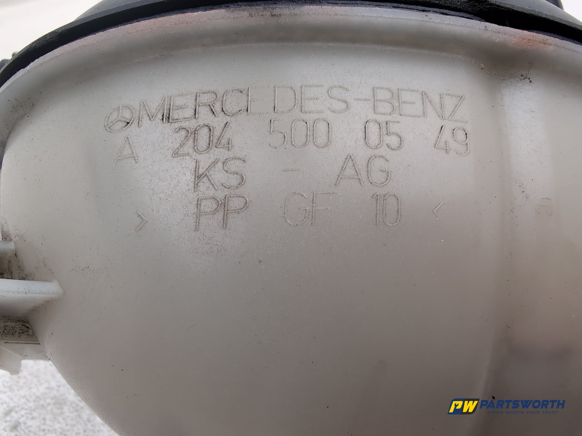 Mercedes-Benz E220 E-Class W212 Saloon Radiator Expansion Tank A2045000549 - photo 4