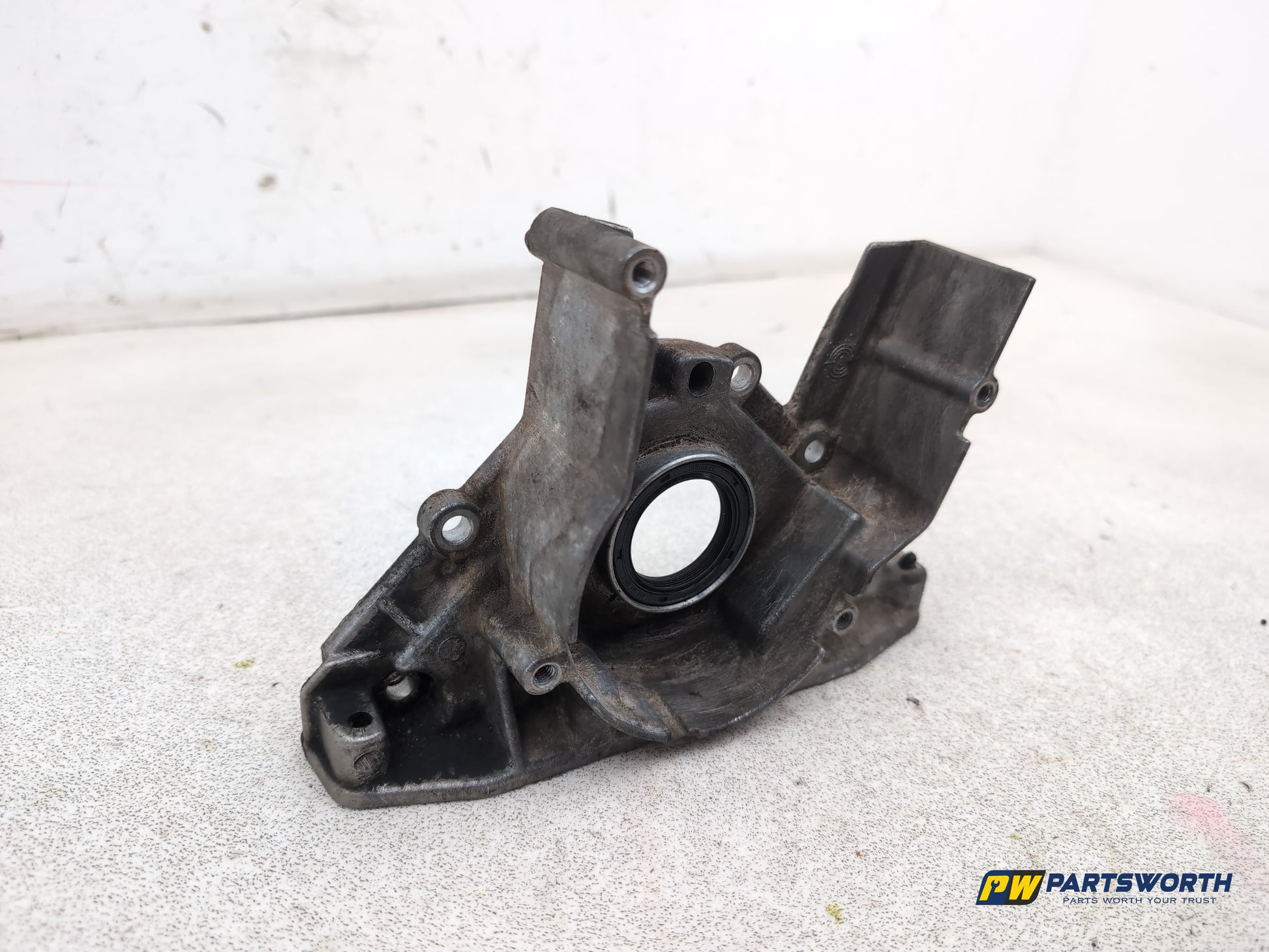 Audi A1 Contrast Edition Tdi 1.6l Diesel Crankshaft Seal Housing 038103153 - photo 4