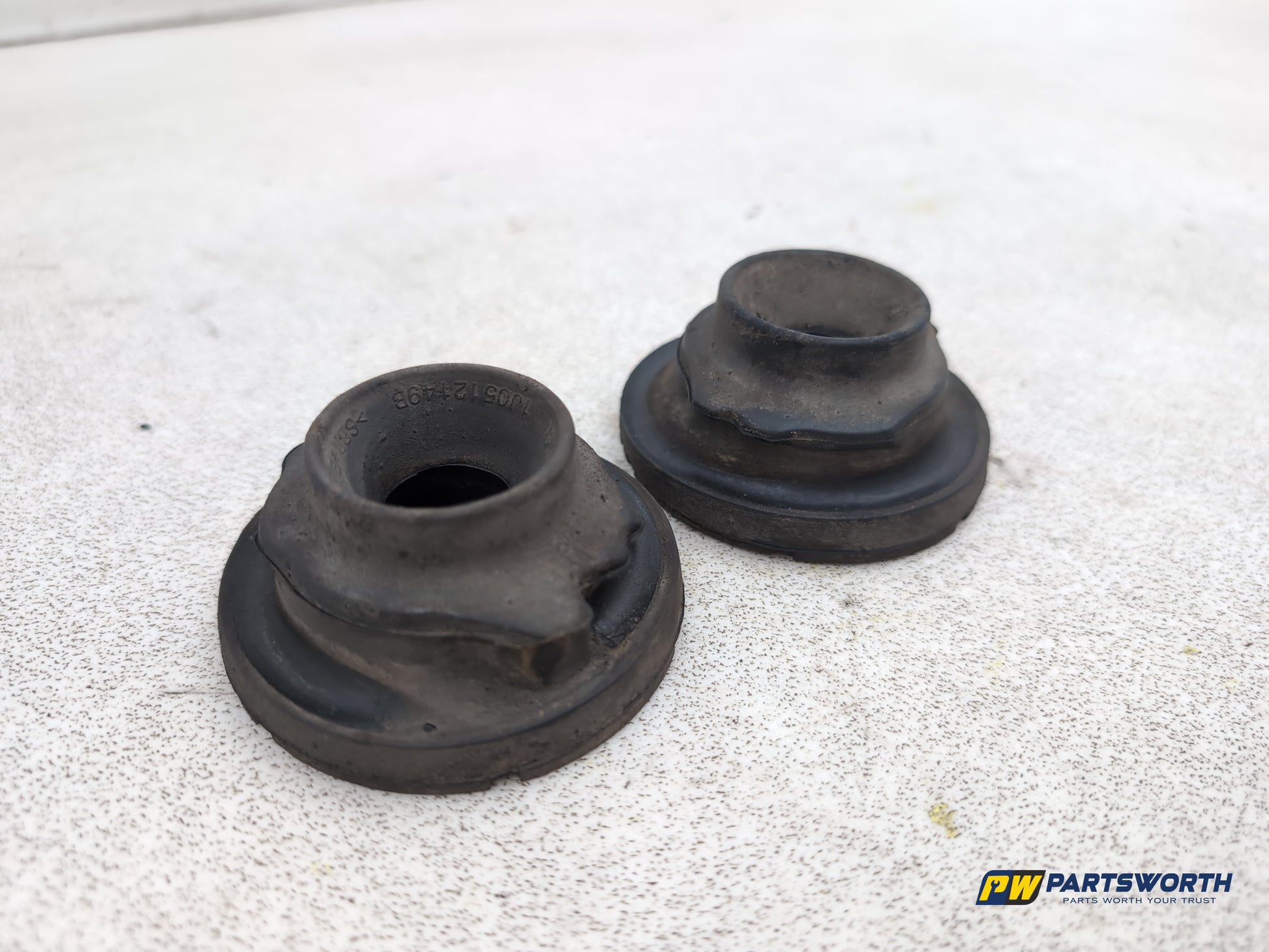 Audi A1 Contrast Edition Tdi Rear Spring Support Rubber Mount Pair 1j0512149b - photo 4