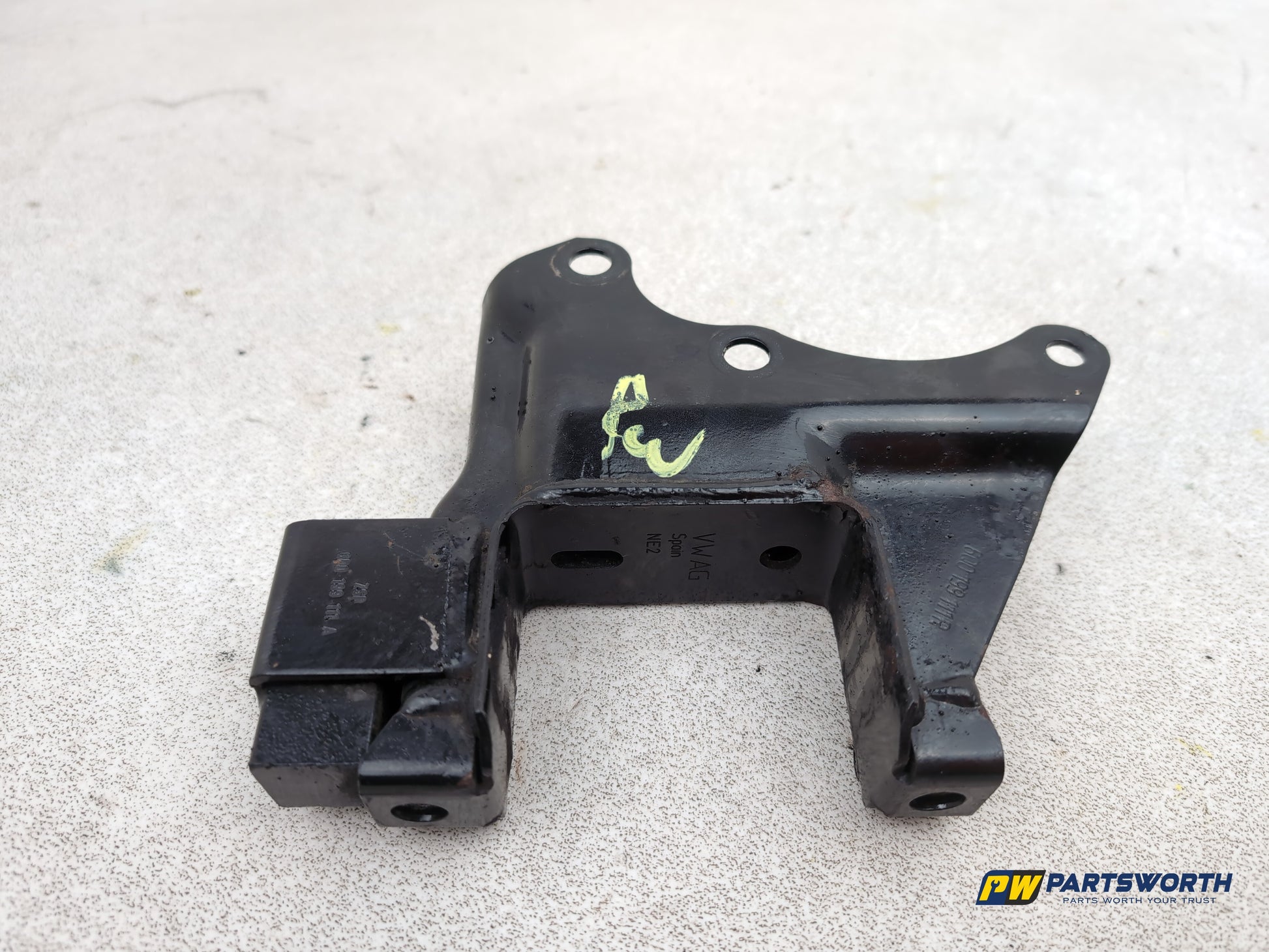 Audi A1 Contrast Edition Tdi 1.6l Diesel Gearbox Mount 6q0199111r 2008-2012 - photo 4
