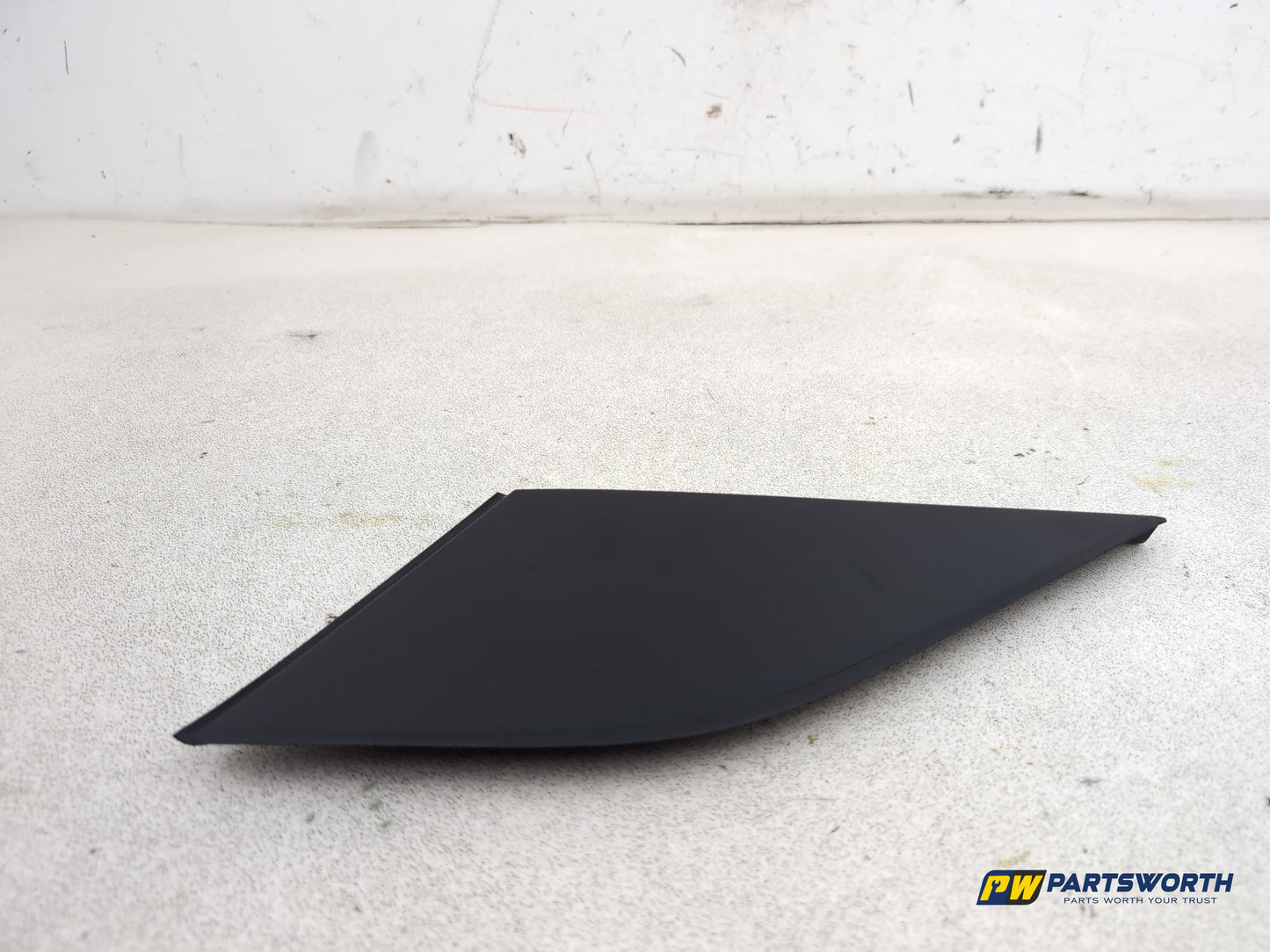 Mercedes-Benz B200 B-Class W245 Front Wing Trim Passenger Side A1696904087 - photo 4