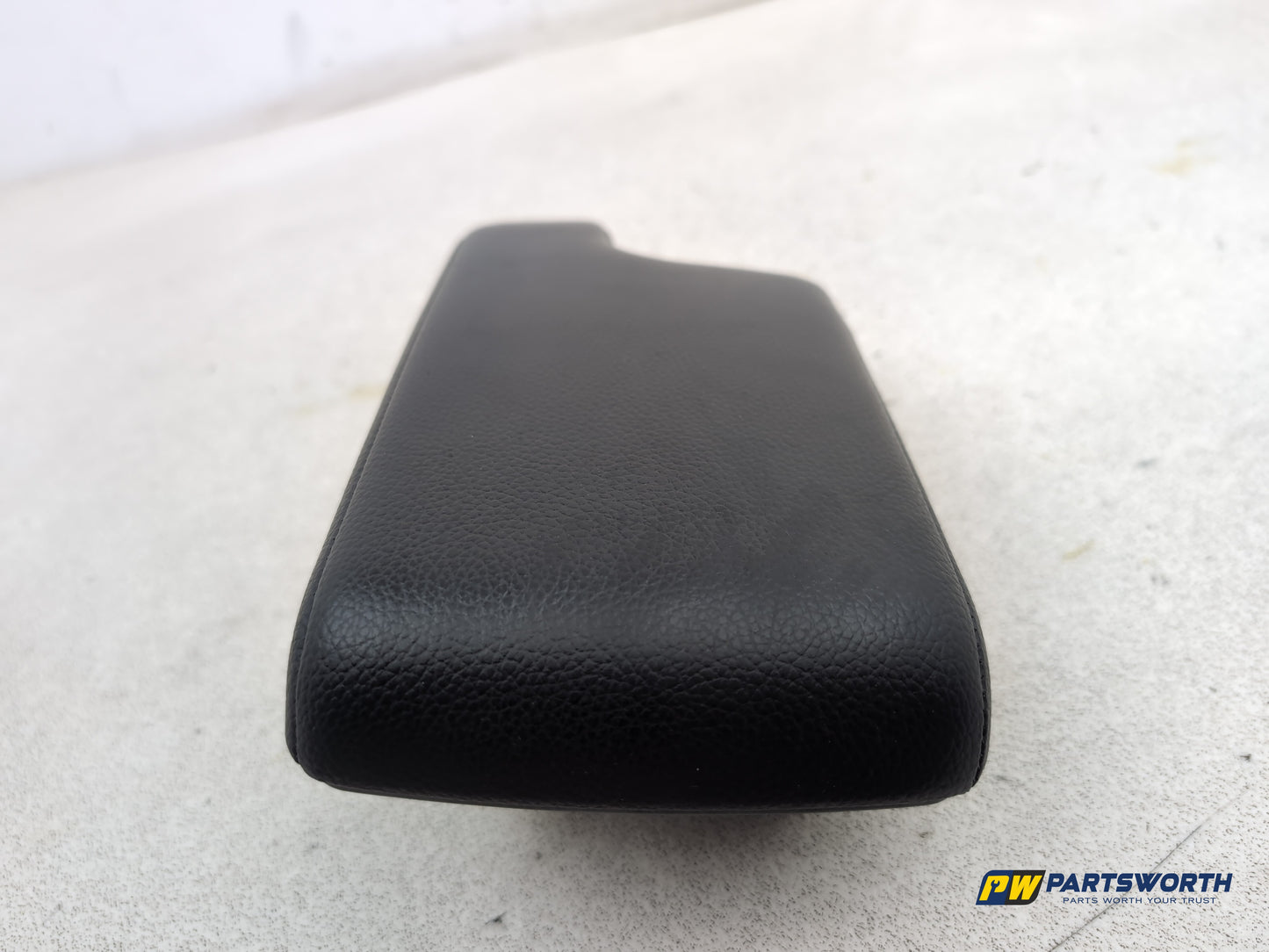 Mercedes-Benz B200 B-Class W245 Centre Console Armrest Black Leather A1696801939 - photo 4