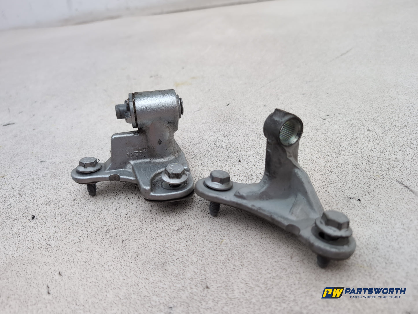Mercedes-Benz B200 B-Class W245 Front Door Hinge Pair Lh Passenger Side - photo 4