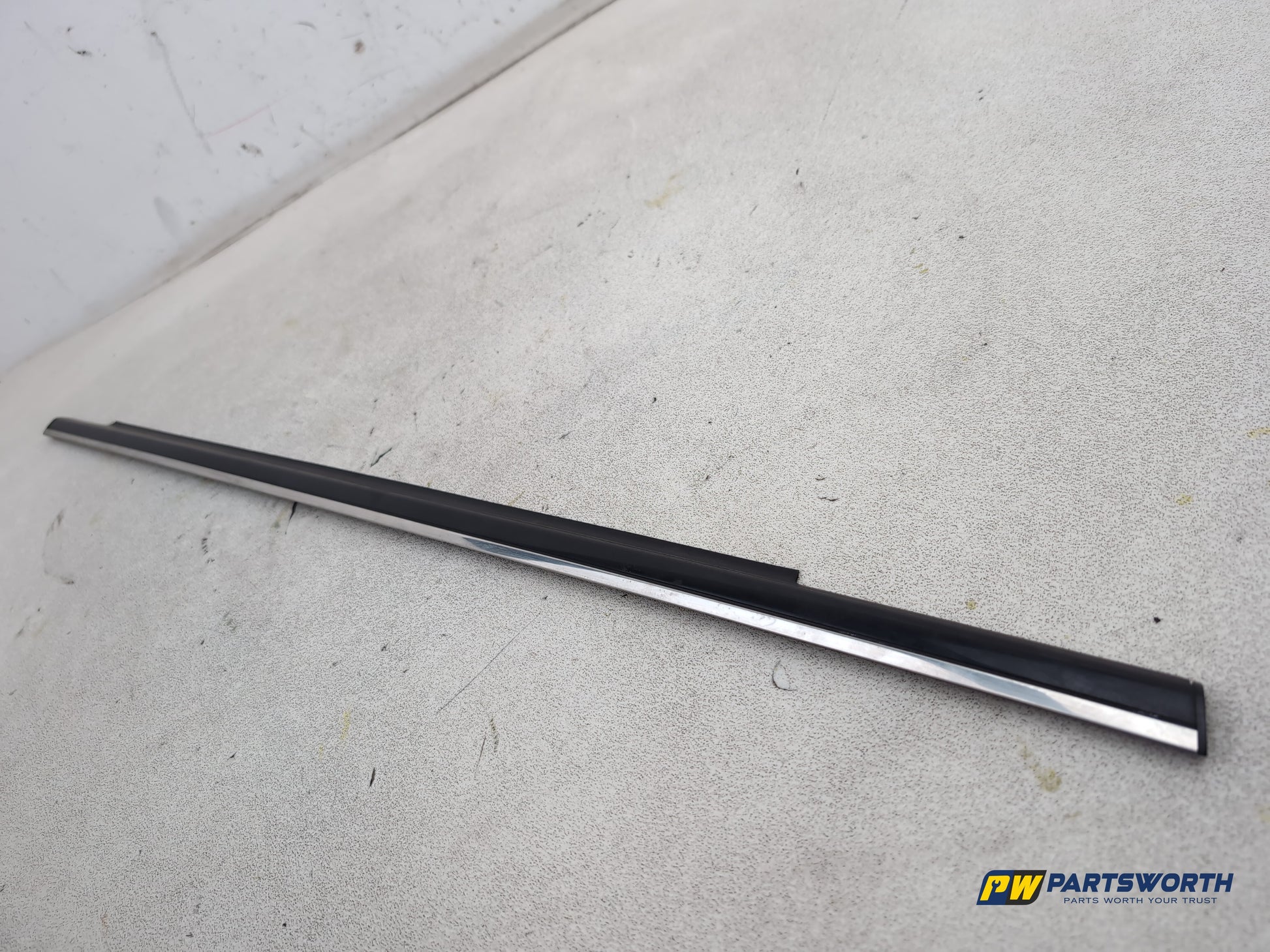 Mercedes-Benz B200 B-Class W245 Rear Left Door Window Trim A1697351565 2005-2011 - photo 10