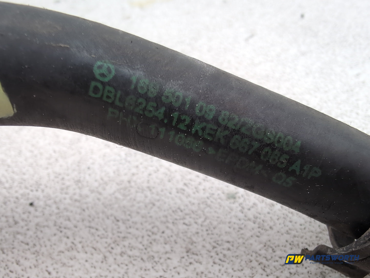 Mercedes-Benz B200 B-Class W245 2.0l Diesel Coolant Hose Pipe A1695010982 - photo 2