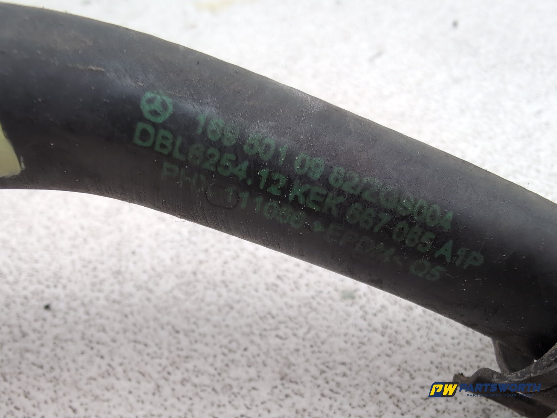 Mercedes-Benz B200 B-Class W245 2.0l Diesel Coolant Hose Pipe A1695010982 - photo 2