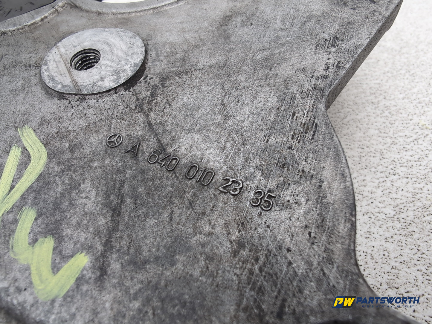Mercedes-Benz B200 B-Class W245 2.0l Diesel Engine End Plate Cover A6400102335 - photo 4