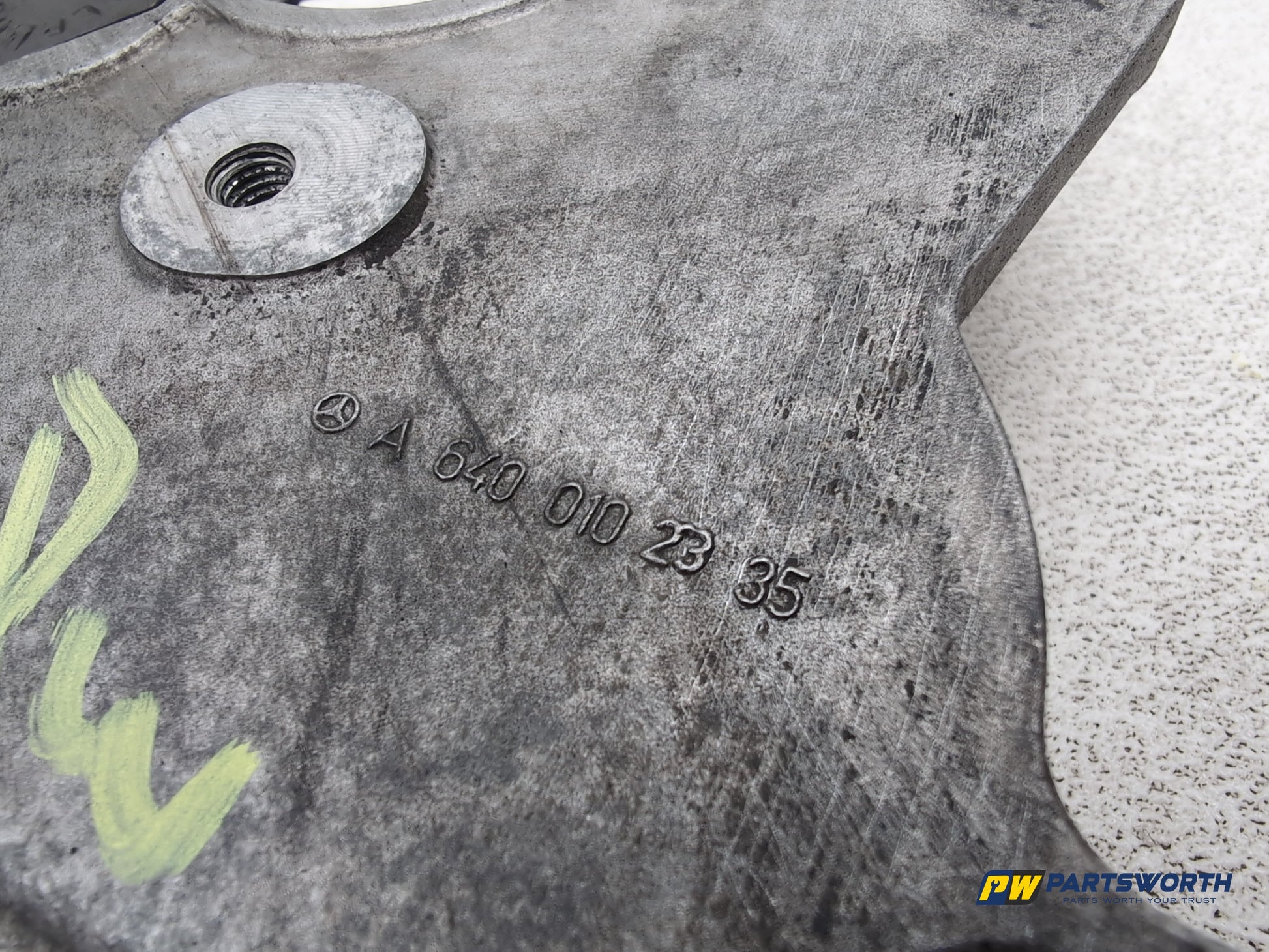 Mercedes-Benz B200 B-Class W245 2.0l Diesel Engine End Plate Cover A6400102335 - photo 4