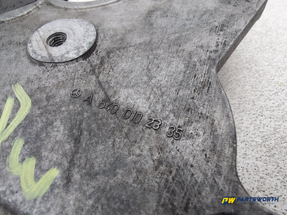 Mercedes-Benz B200 B-Class W245 2.0l Diesel Engine End Plate Cover A6400102335 - photo 4