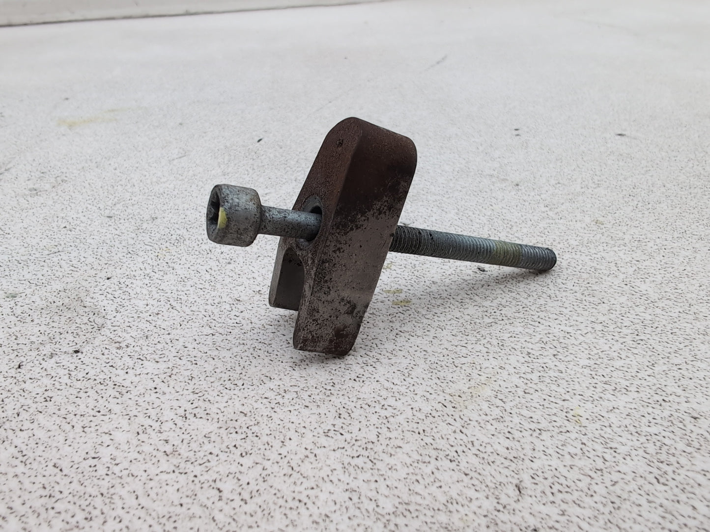 Mercedes-Benz B200 B-Class W245 2.0l Diesel Fuel Injecor Holding Clamp 2005-2011 - photo 4