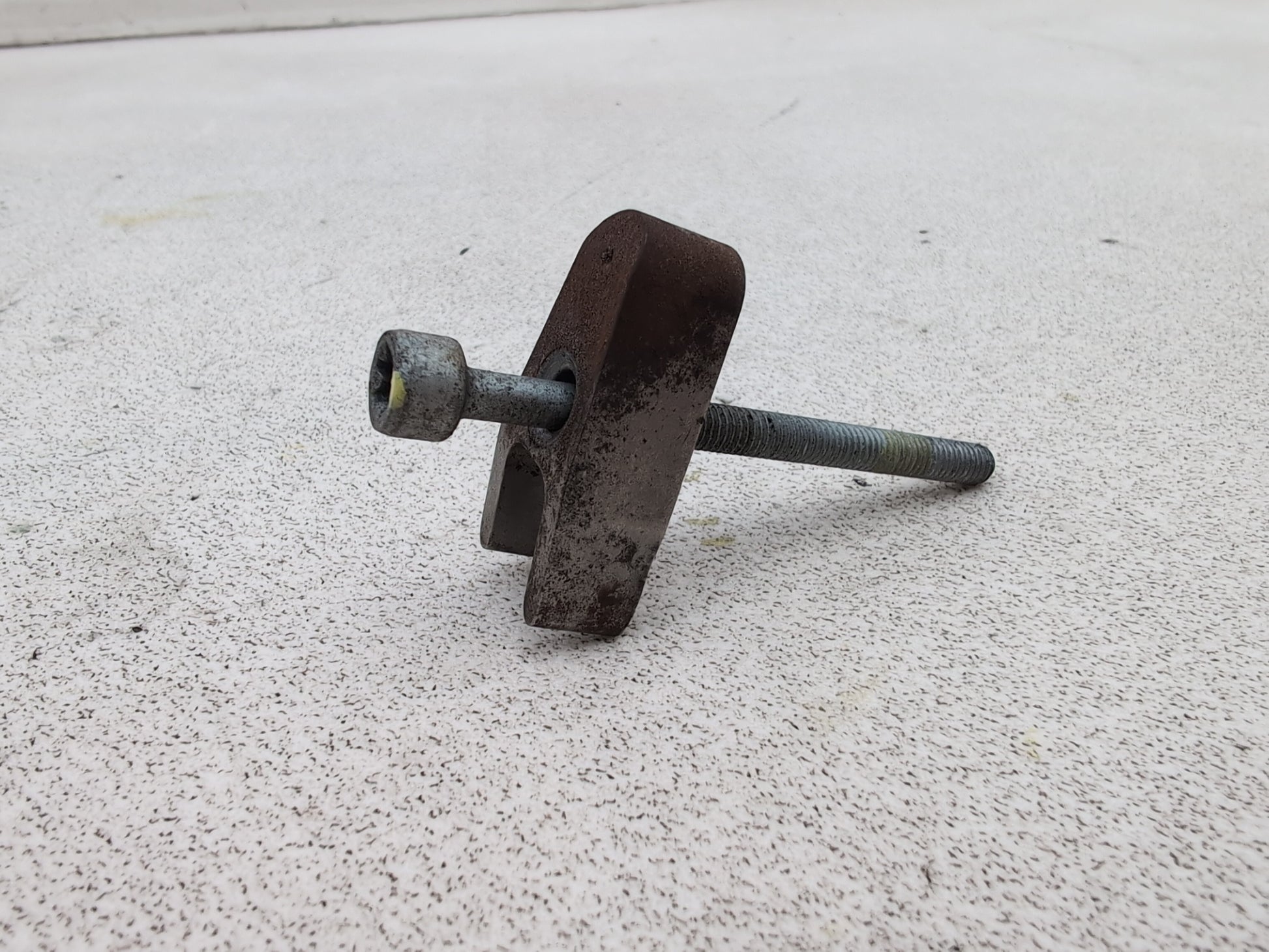 Mercedes-Benz B200 B-Class W245 2.0l Diesel Fuel Injecor Holding Clamp 2005-2011 - photo 4