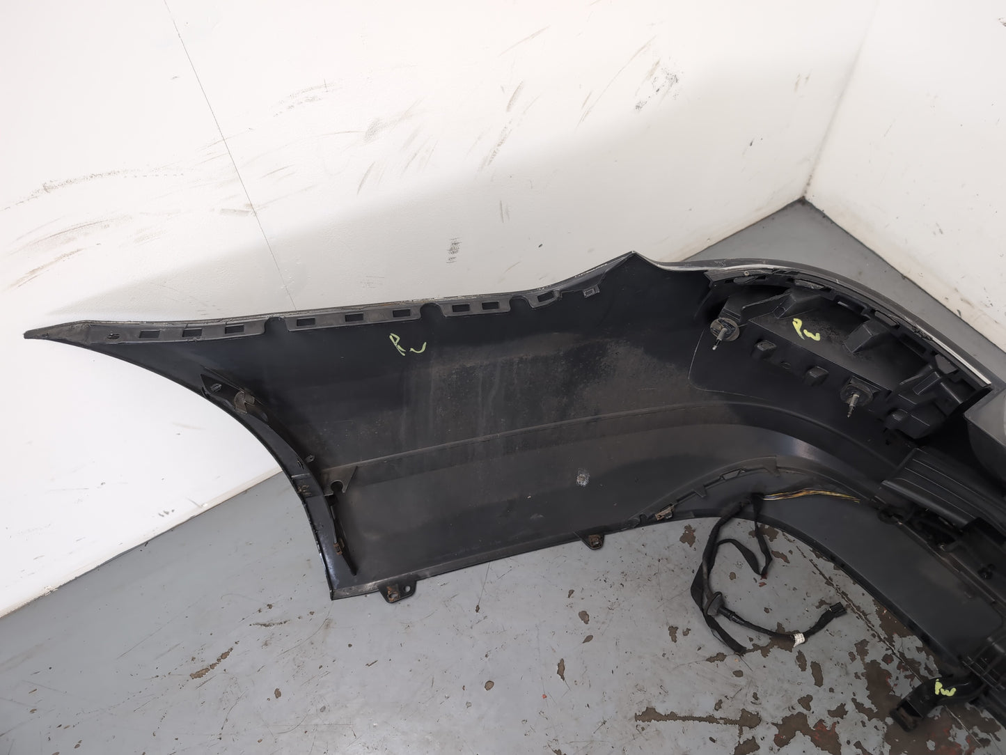 Mercedes-Benz E220 E-Class W212 Saloon Rear Bumper Obsidian Black Metallic C197 - photo 10