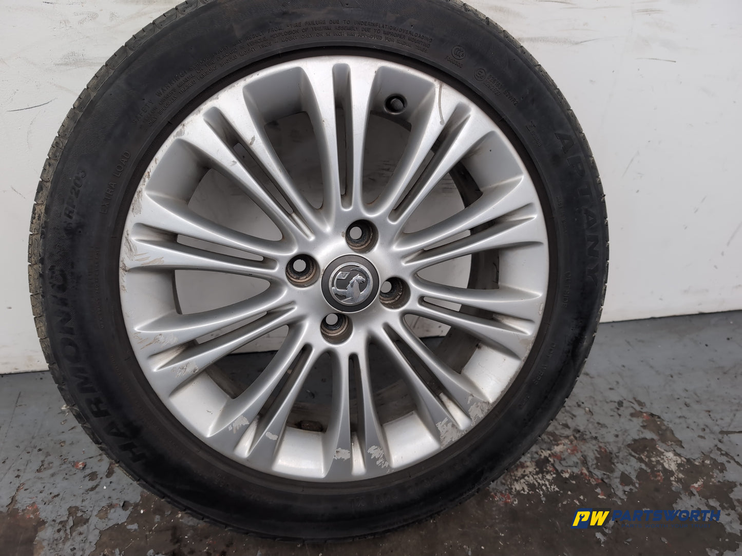 Vauxhall Corsa Se Alloy Wheel With Tyre 195/55 R16 13298019 - photo 4