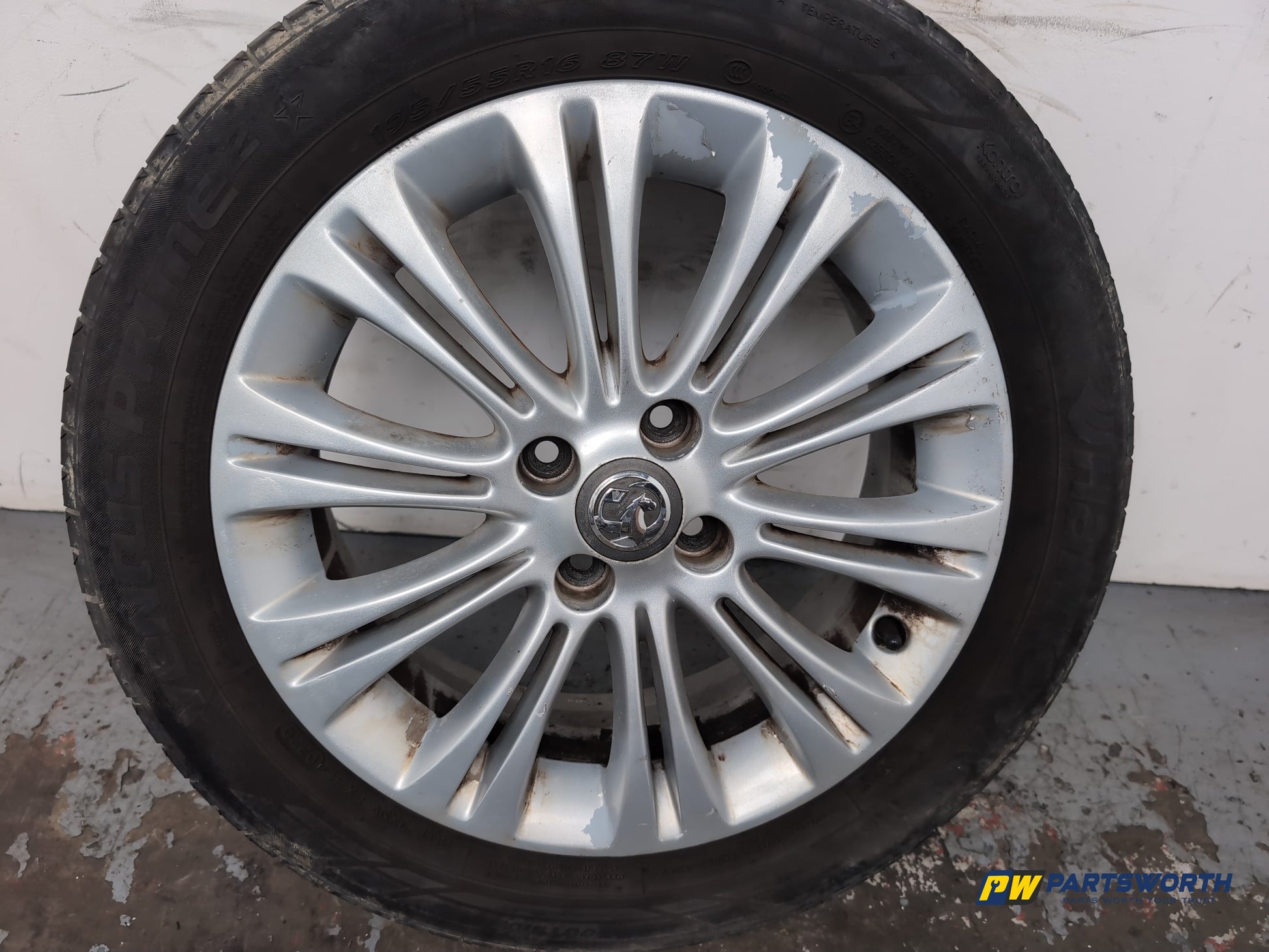 Vauxhall Corsa Se Alloy Wheel With Tyre 195/55 R16 13298019 - photo 4