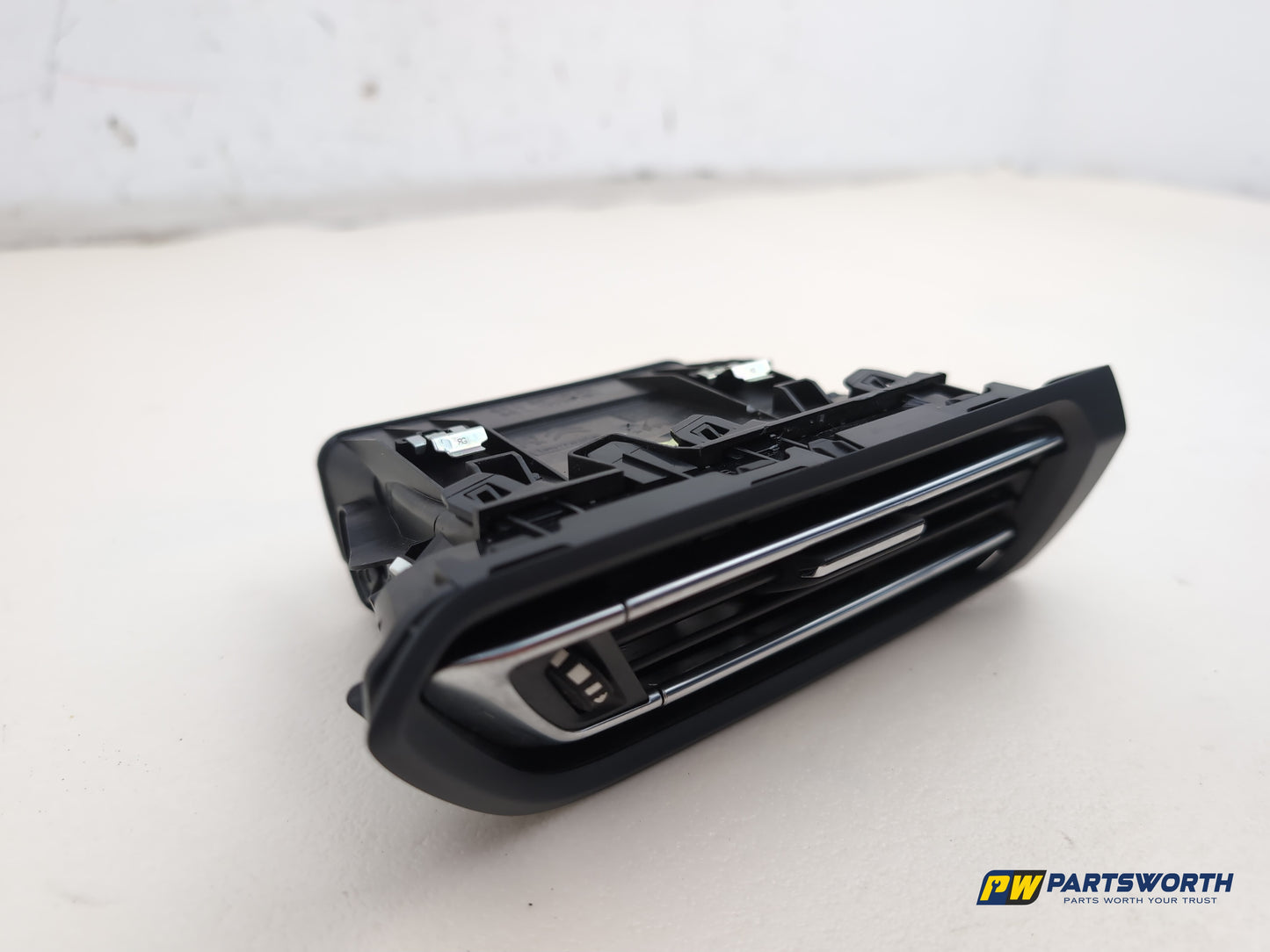 Peugeot 308 Allure Blue Hdi Front Driver Side Dashboard Air Vent 96778765 - photo 4