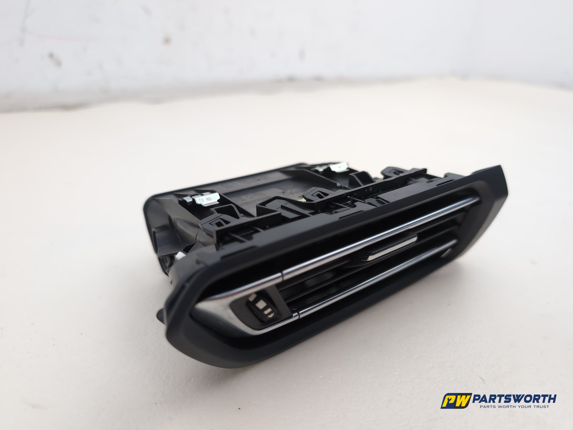 Peugeot 308 Allure Blue Hdi Front Driver Side Dashboard Air Vent 96778765 - photo 4