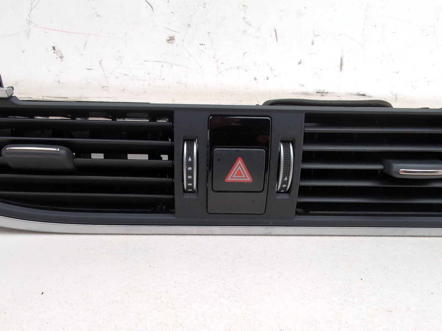 Audi A6 S Line Black Ed Tdi Quat Centre Dashboard Trim With Air Vent 4g2820951 - photo 4