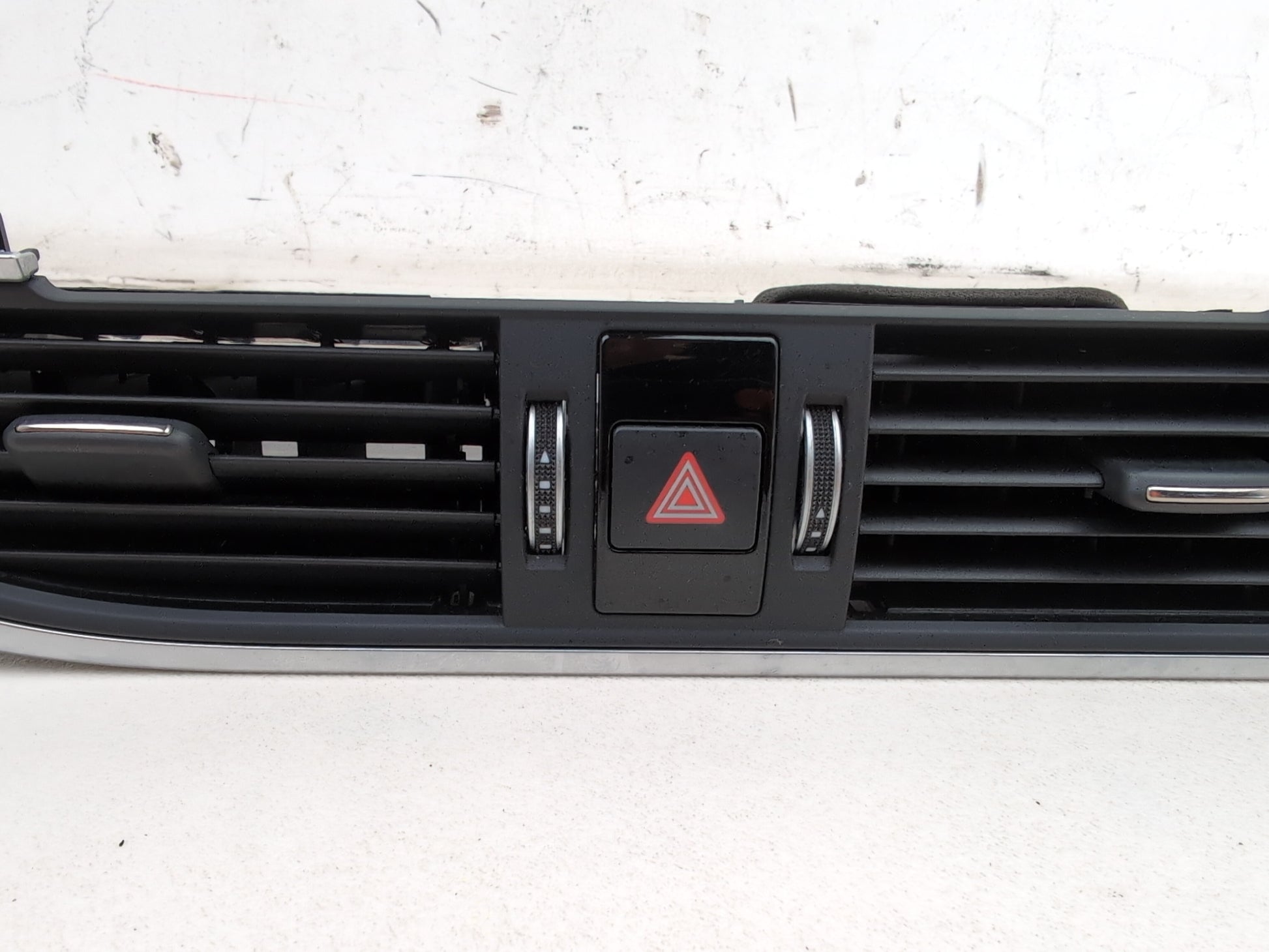 Audi A6 S Line Black Ed Tdi Quat Centre Dashboard Trim With Air Vent 4g2820951 - photo 4