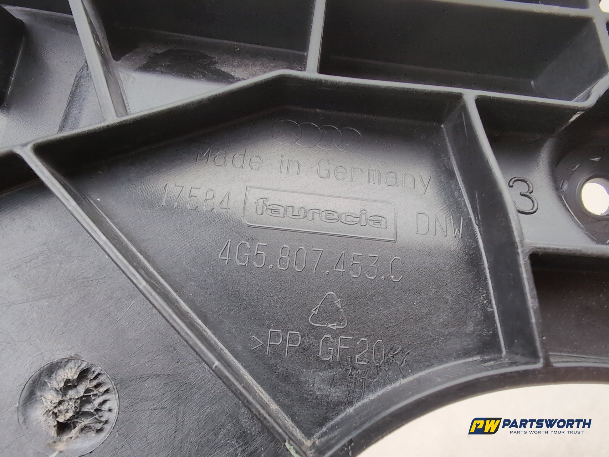 Audi A6 S Line Black Ed Tdi Quat Sa Left Rear Bumper Mounting Bracket 4g5807453c - photo 4