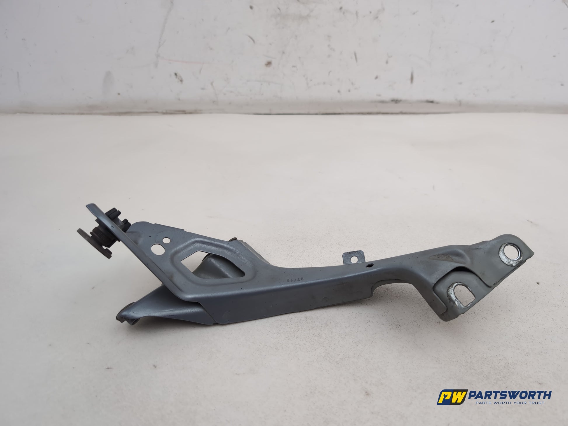 Audi A6 S Line Black Ed Wing Mount Bracket Front Left Passenger Side 4g0805815 - photo 4