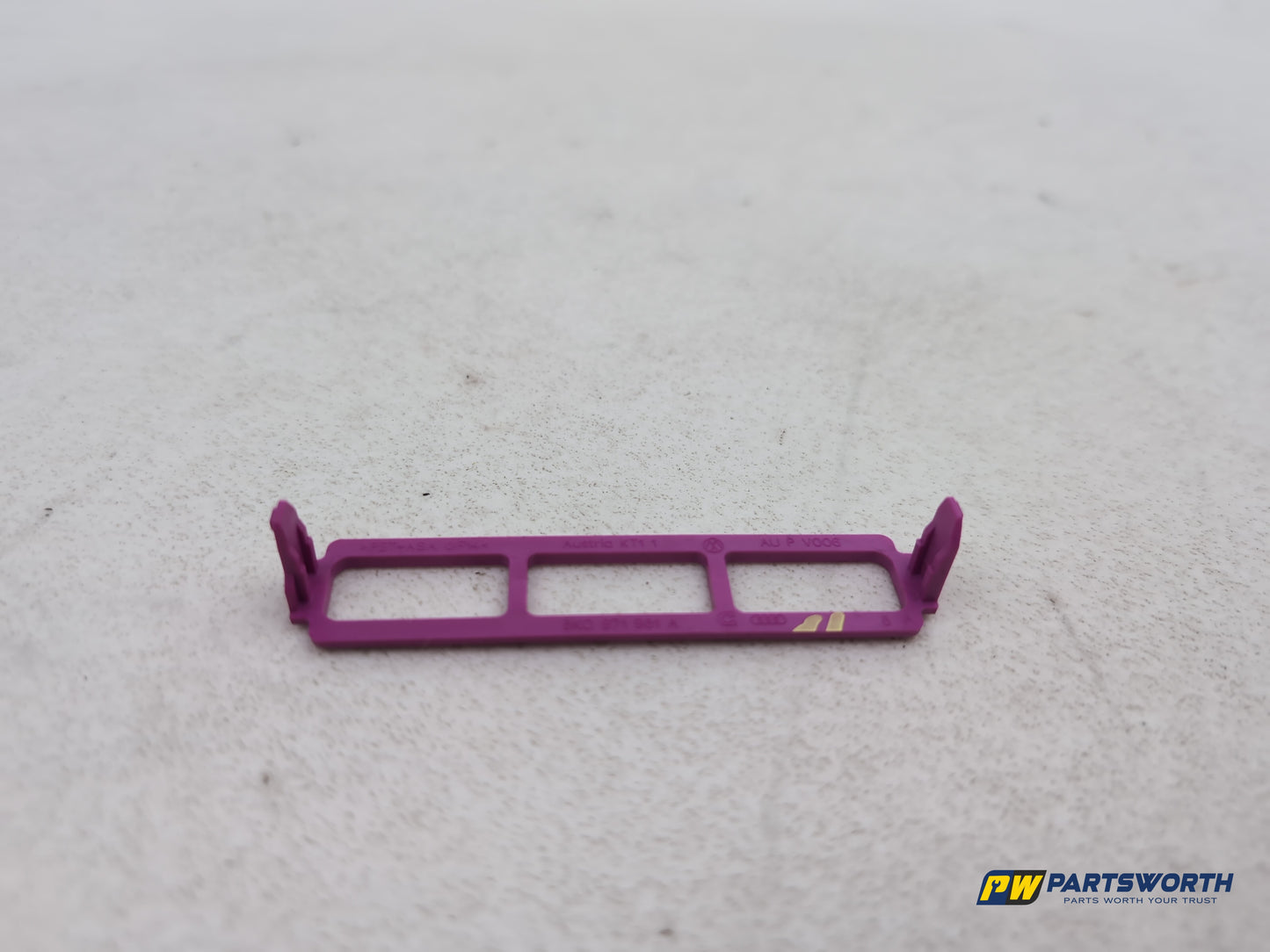 Audi A6 Se Tdi Quattro Auto Fuse Box Holder Mount Bracket 8k0971981a - photo 4