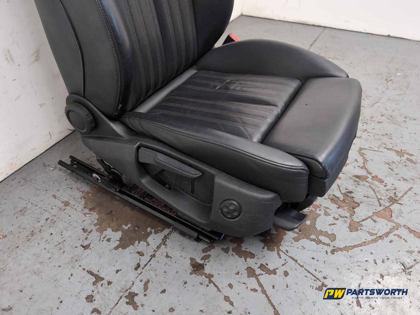 Seat Front RH 10