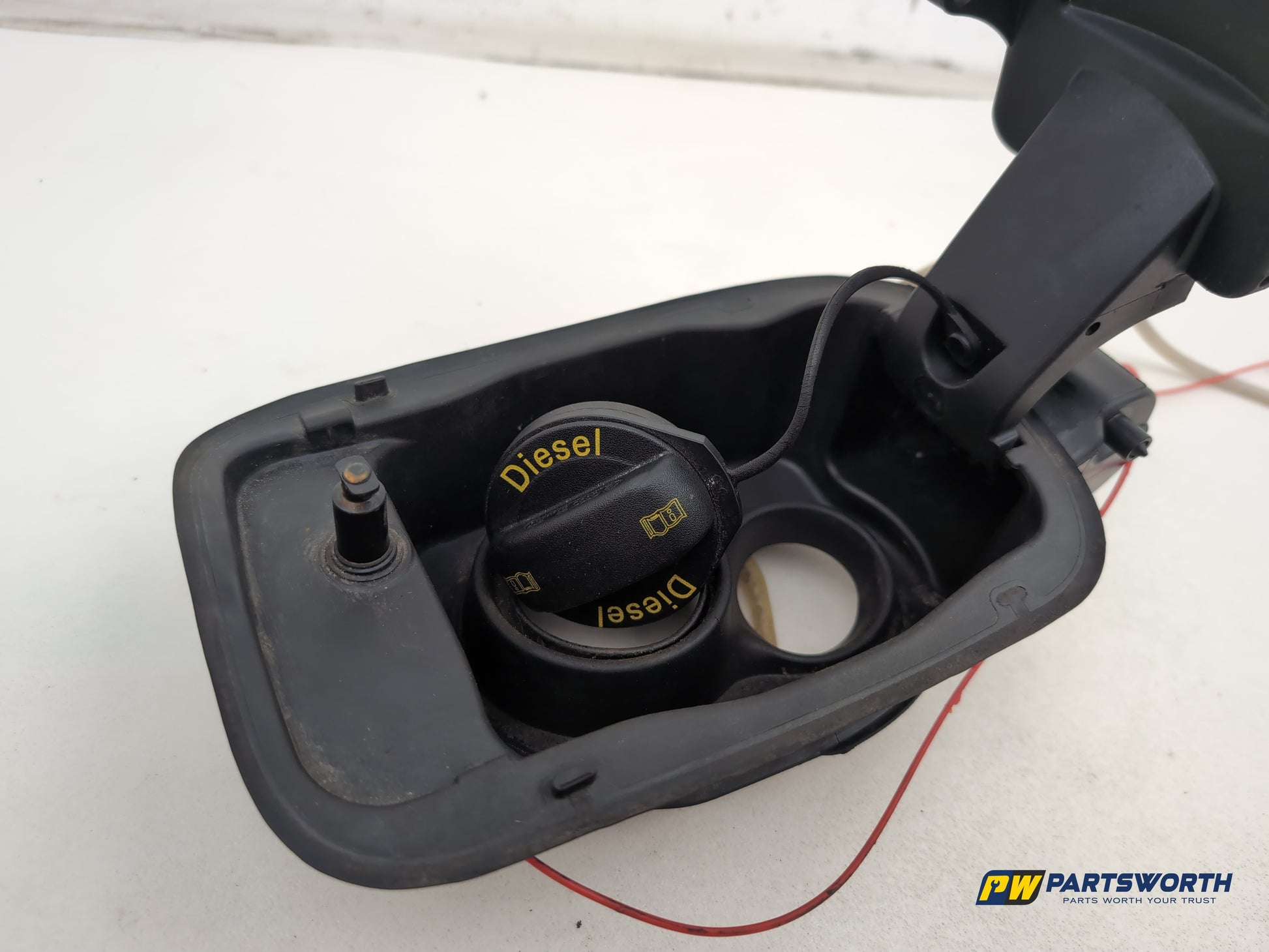 Audi A6 S Line Black Ed Tdi Fuel Filler Cap And Housing 4g0809906 2011-2018 - photo 4