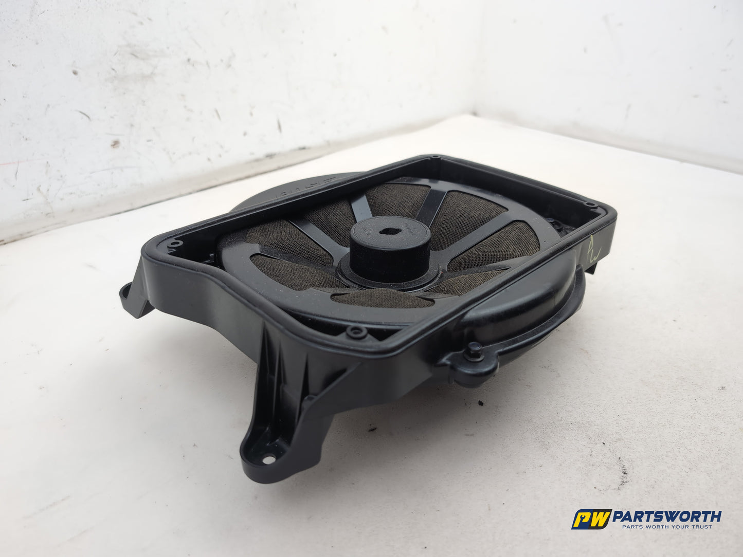 Audi A6 S Line Black Ed Tdi Subwoofer Speaker Low Tone Rear Central 4g2035709 - photo 4