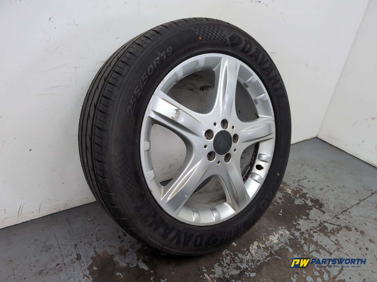 Mercedes R320 R-Class W251 Wheel With Tyre 255/50 R19 A2514011202 - photo 4