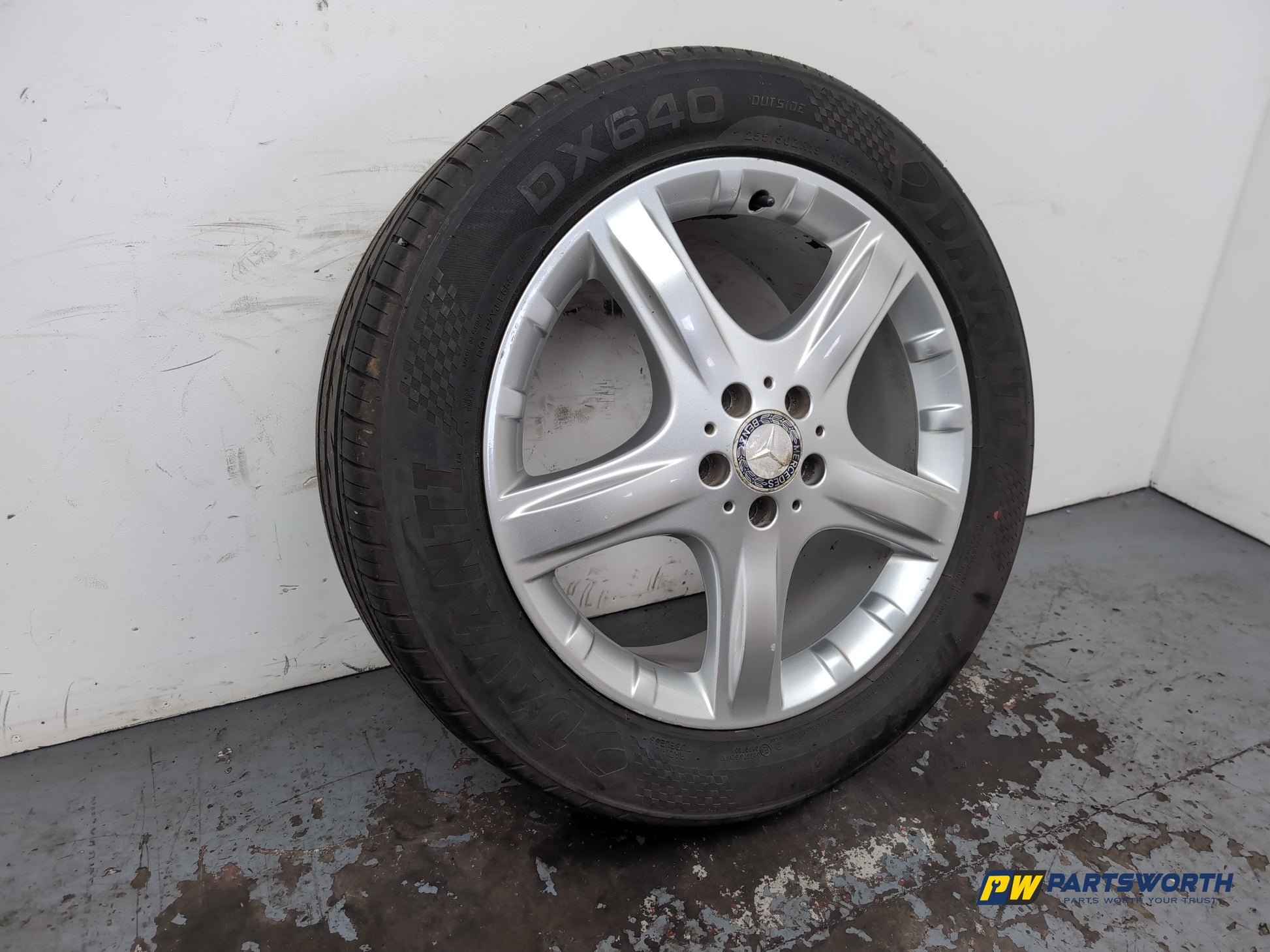 Mercedes R320 R-Class W251 Wheel With Tyre 255/50 R19 A2514011202 - photo 4
