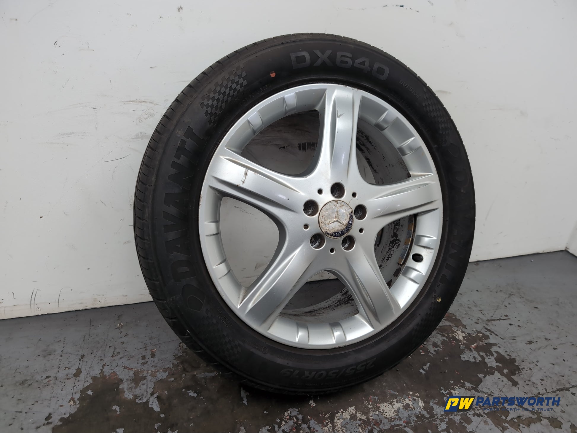Mercedes R320 R-Class W251 Wheel With Tyre 255/50 R19 A2514011202 - photo 4