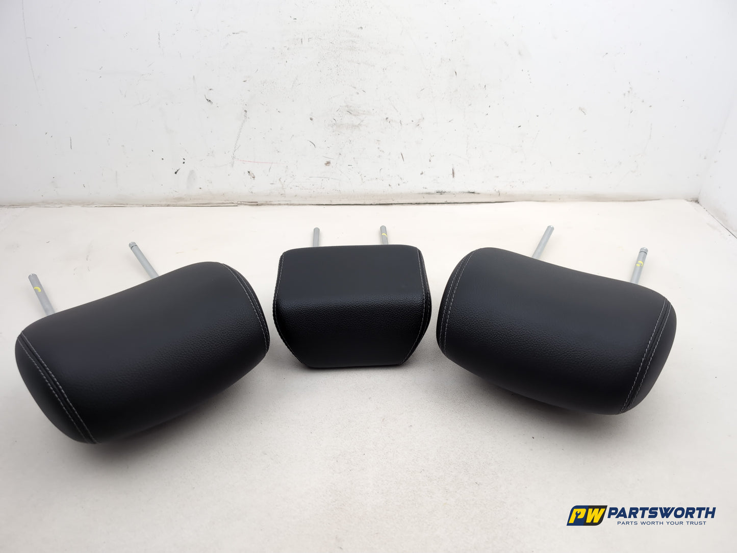 Mercedes R320 R-Class W251 Rear Second Row Leather Headrest Set 2006-2013 - photo 4