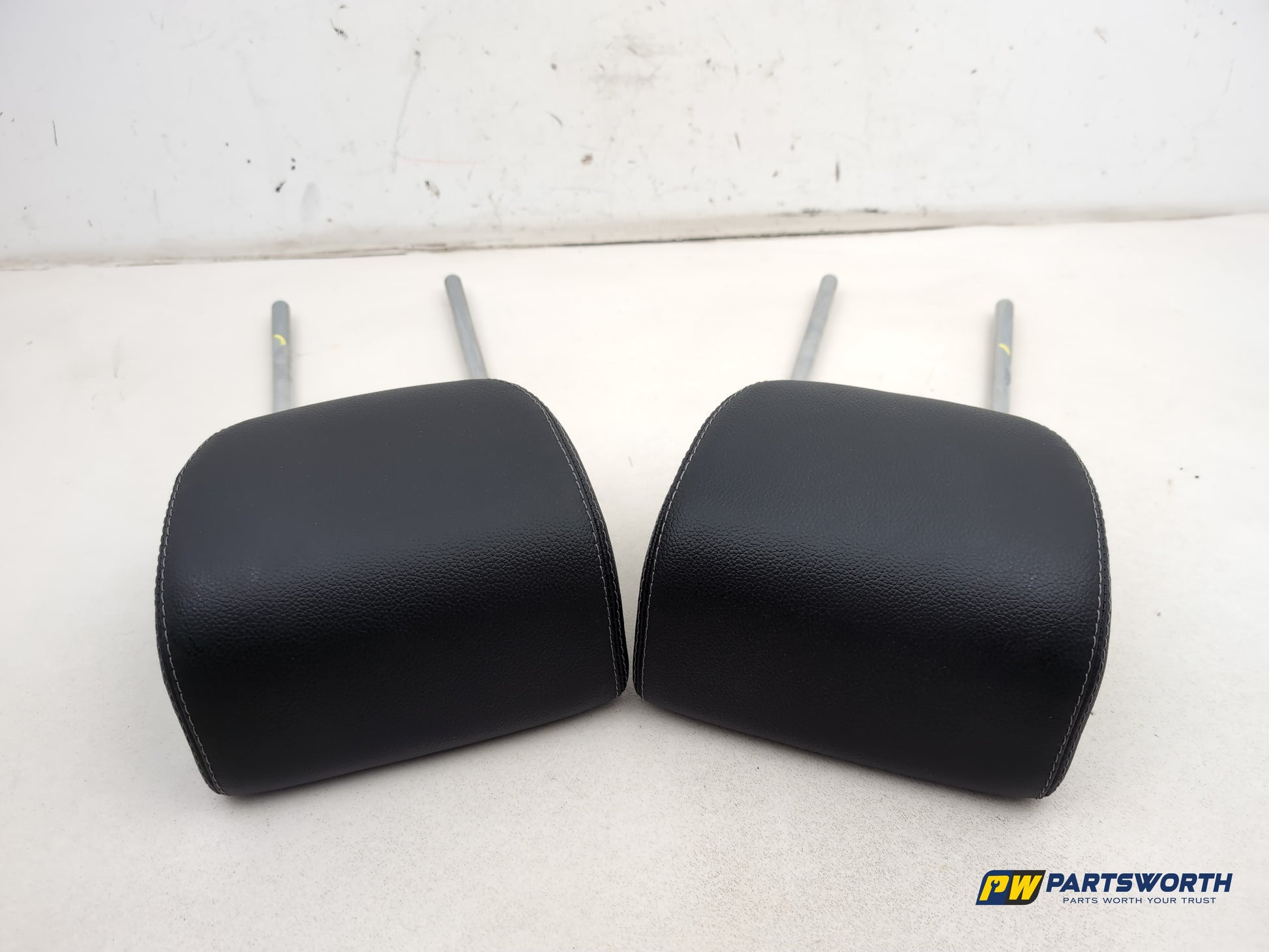 Mercedes R320 R-Class W251 3rd Rear Headrest Set 2006-2013 - photo 4