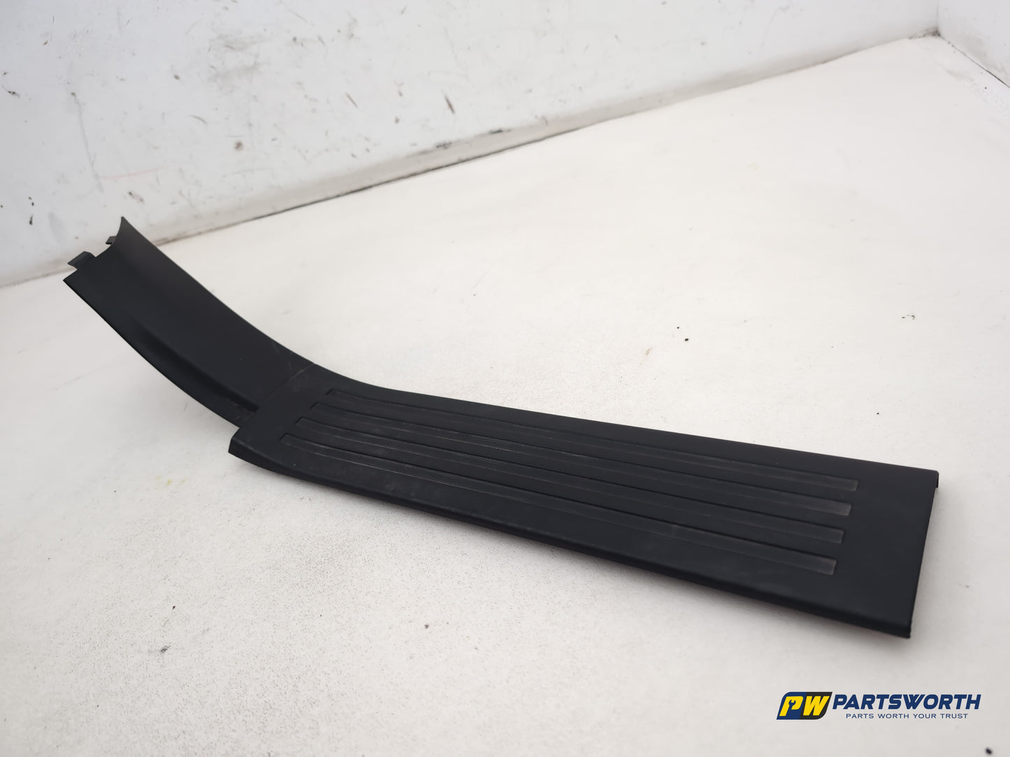 Mercedes R320 R-Class W251 Rear Right Door Step Cover A2516860436 2006-2013 - photo 4
