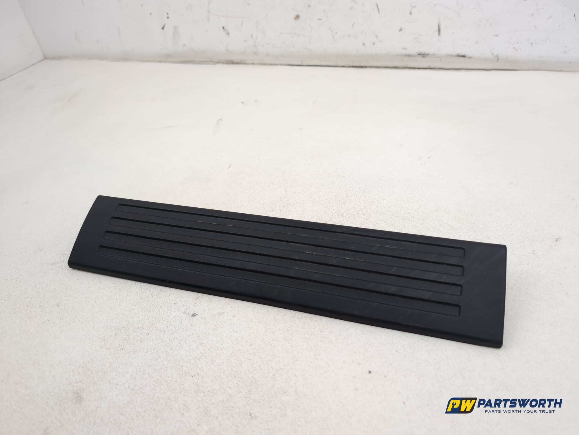 Mercedes R320 R-Class W251 Interior Door Step Trim Front Right A2516860136 - photo 9