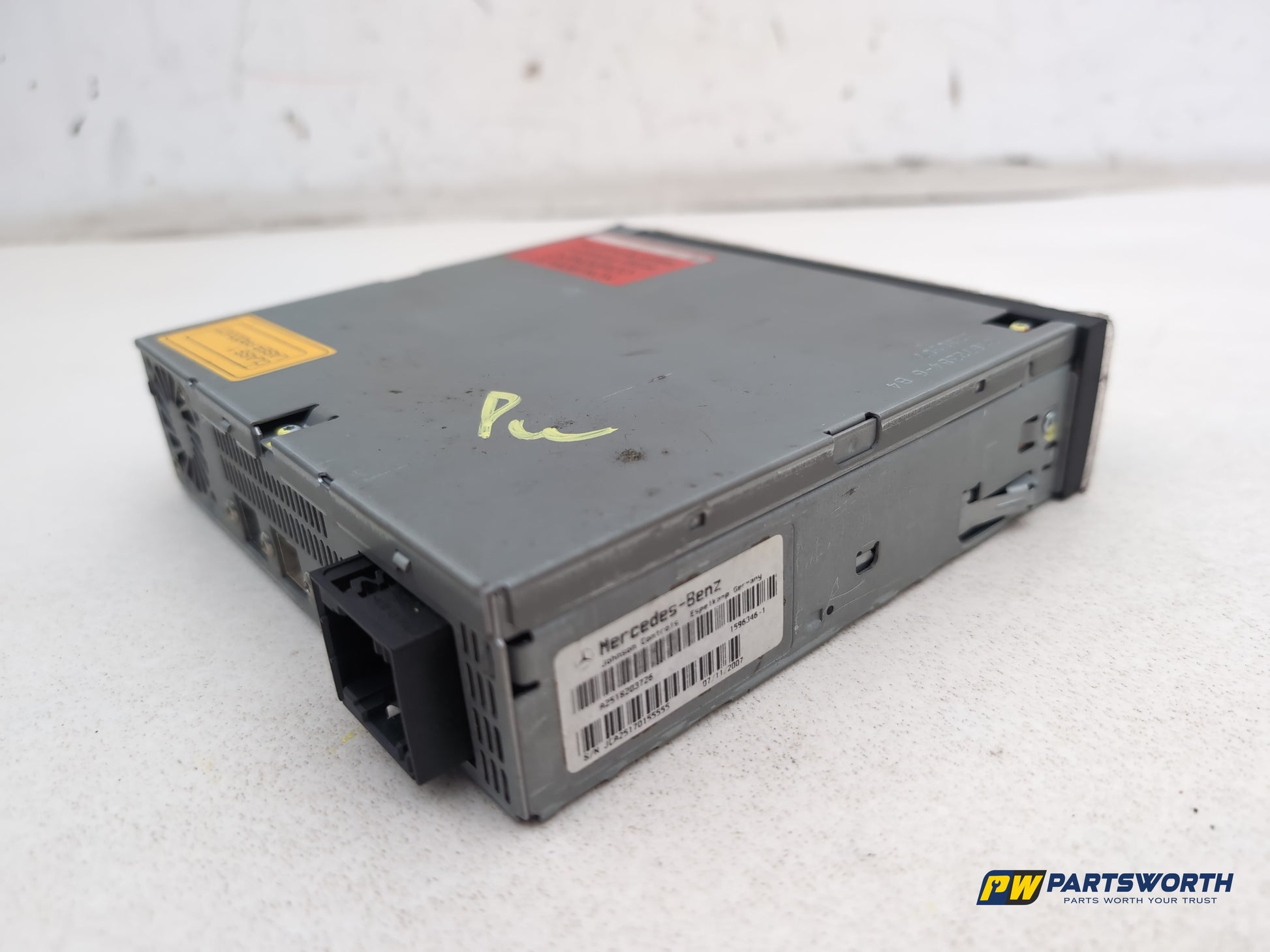 Mercedes R320 R-Class W251 Video Splitter Unit A2518203726 2006-2013 - photo 4