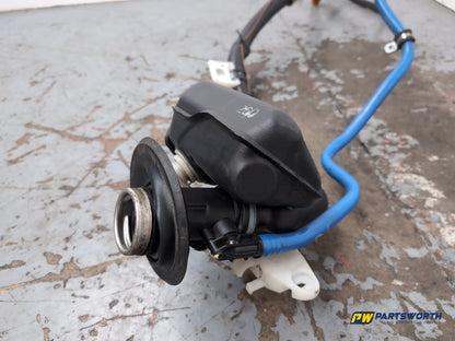 Mercedes R320 R-Class W251 3.0l Diesel Fuel Filler Neck 2006-2013 - photo 4