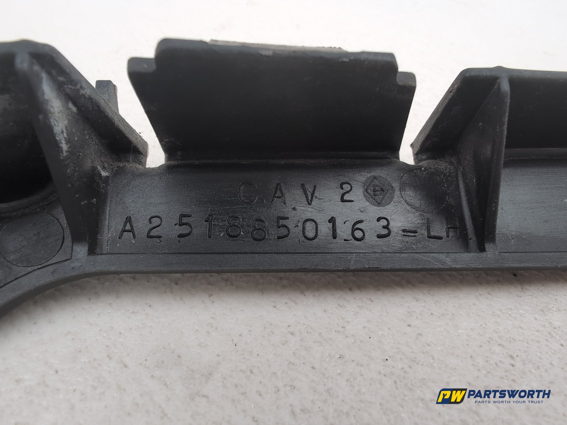 Mercedes R320 R-Class W251 Rear Bumper Mouting Bracket Left Side A2518850163 - photo 4