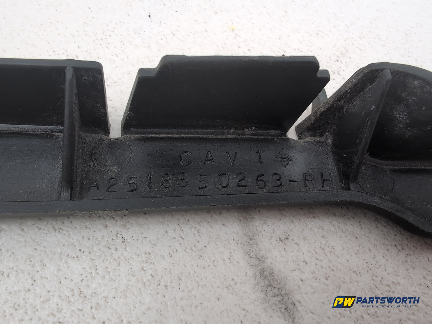 Mercedes R320 R-Class W251 Rear Bumper Mouting Bracket Right Side A2518850263 - photo 10