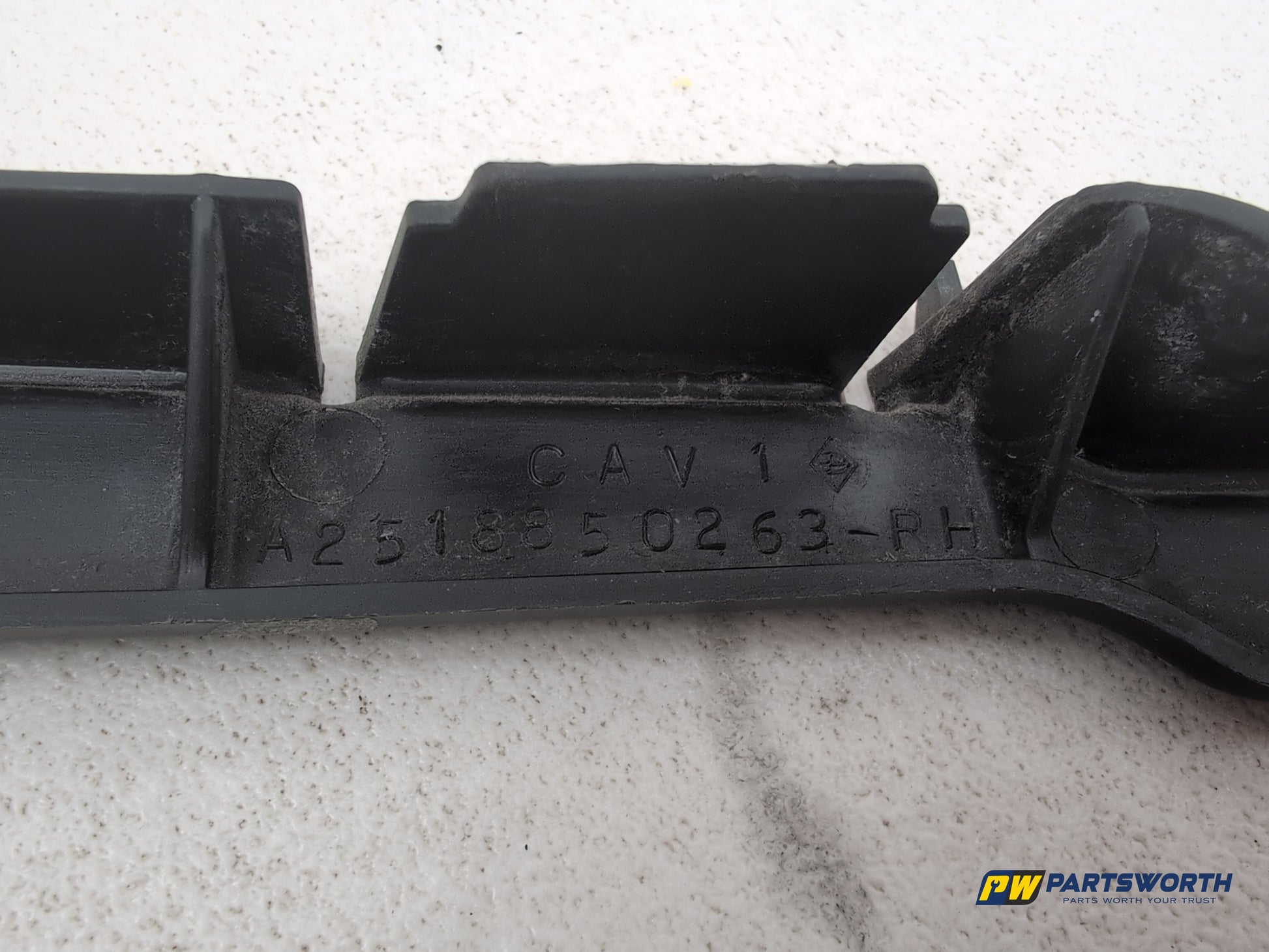 Mercedes R320 R-Class W251 Rear Bumper Mouting Bracket Right Side A2518850263 - photo 10