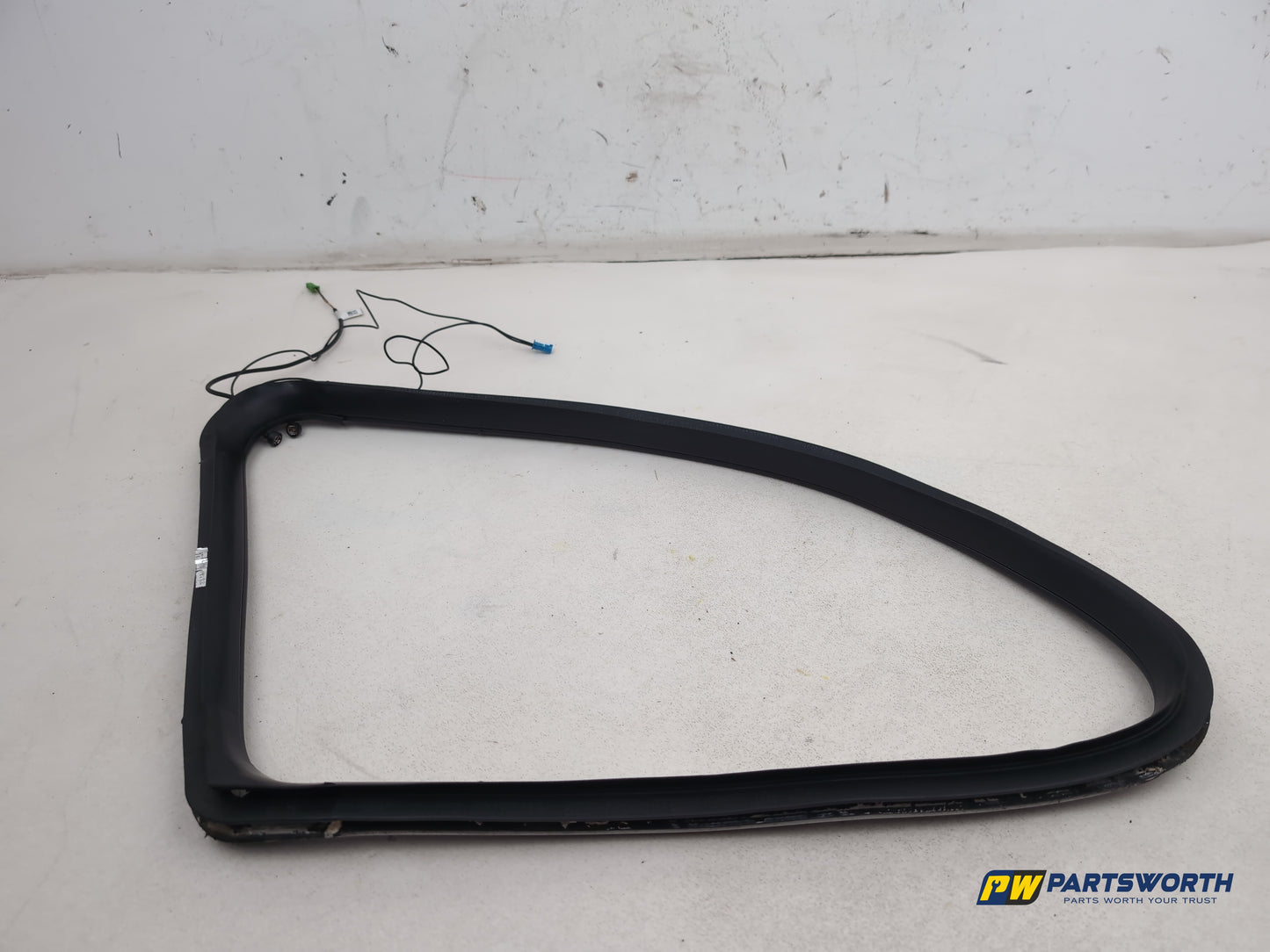 Mercedes R320 R-Class W251 Rear Right Quarter Window Frame Seal A2516702239 - photo 4
