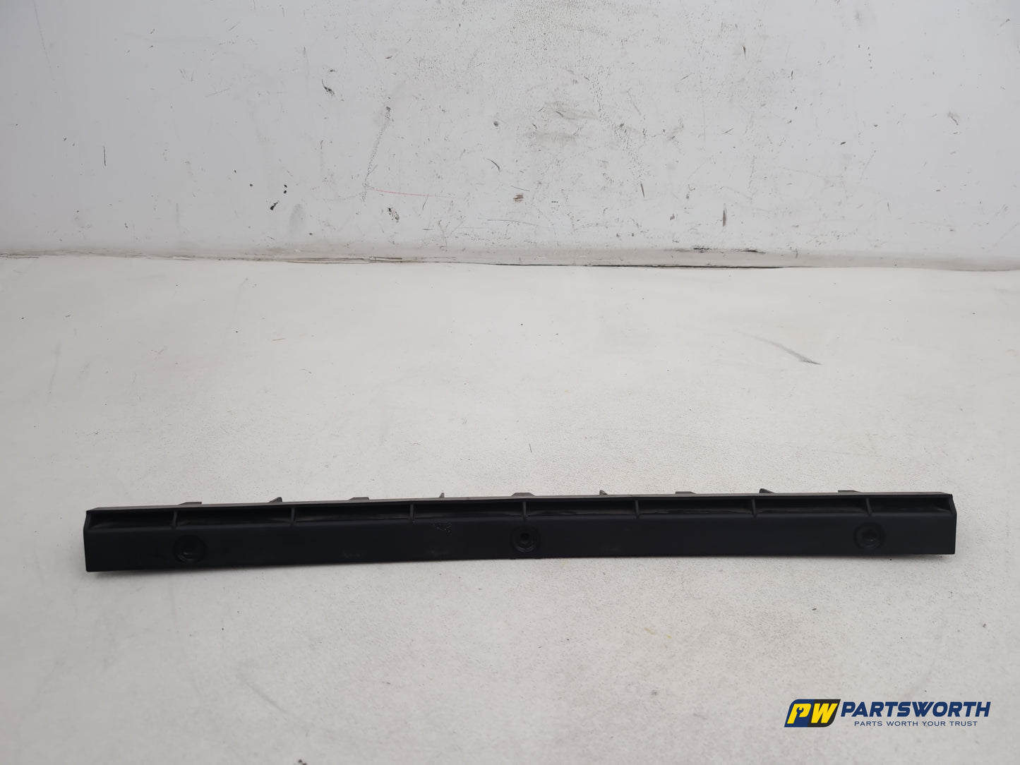 Mercedes R320 R-Class W251 Rear Bumper Center Carrier Holder A2518851421 - photo 4