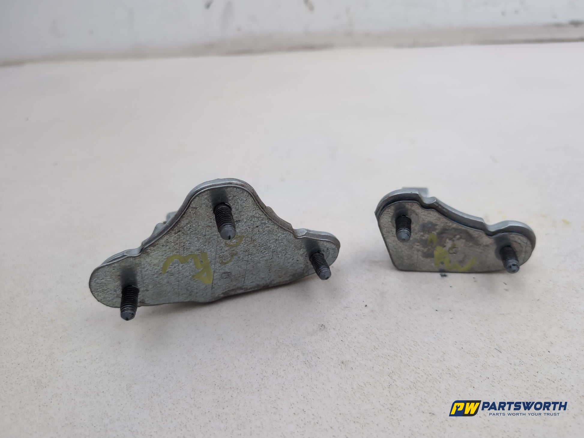 Mercedes R320 R-Class W251 Rear Right Door Hinge Pair 2006-2013 - photo 4