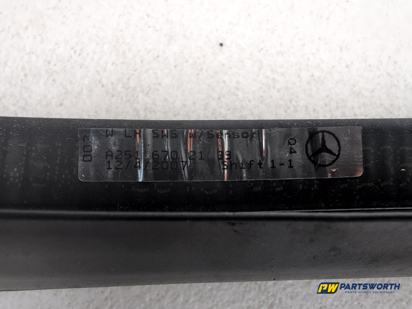 Mercedes R320 R-Class W251 Rear Left Quarter Window Seal Frame A2516702139 - photo 10