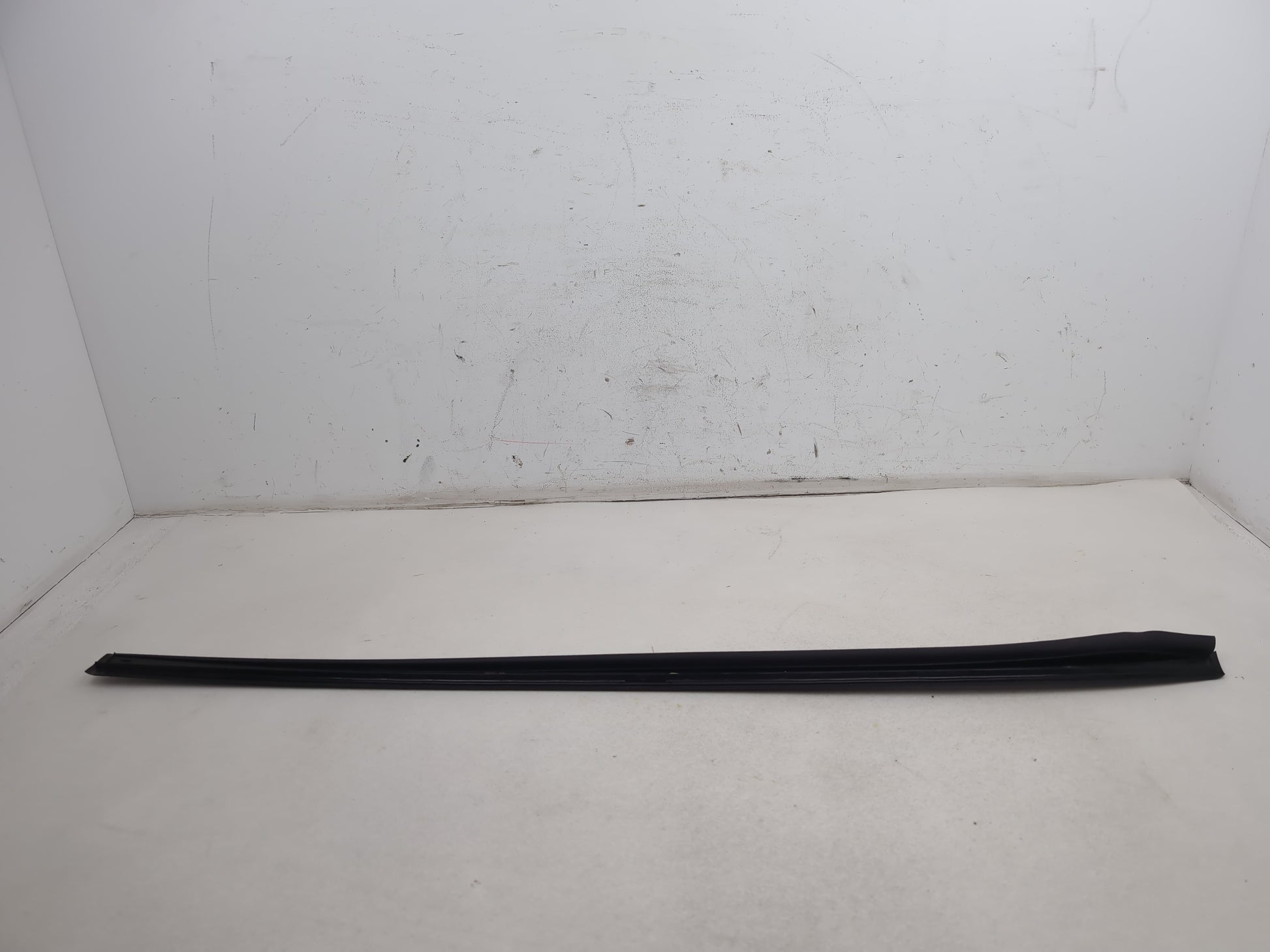 Mercedes R320 R-Class W251 Left Windshield Trim A2516904962 2006-2013 - photo 4