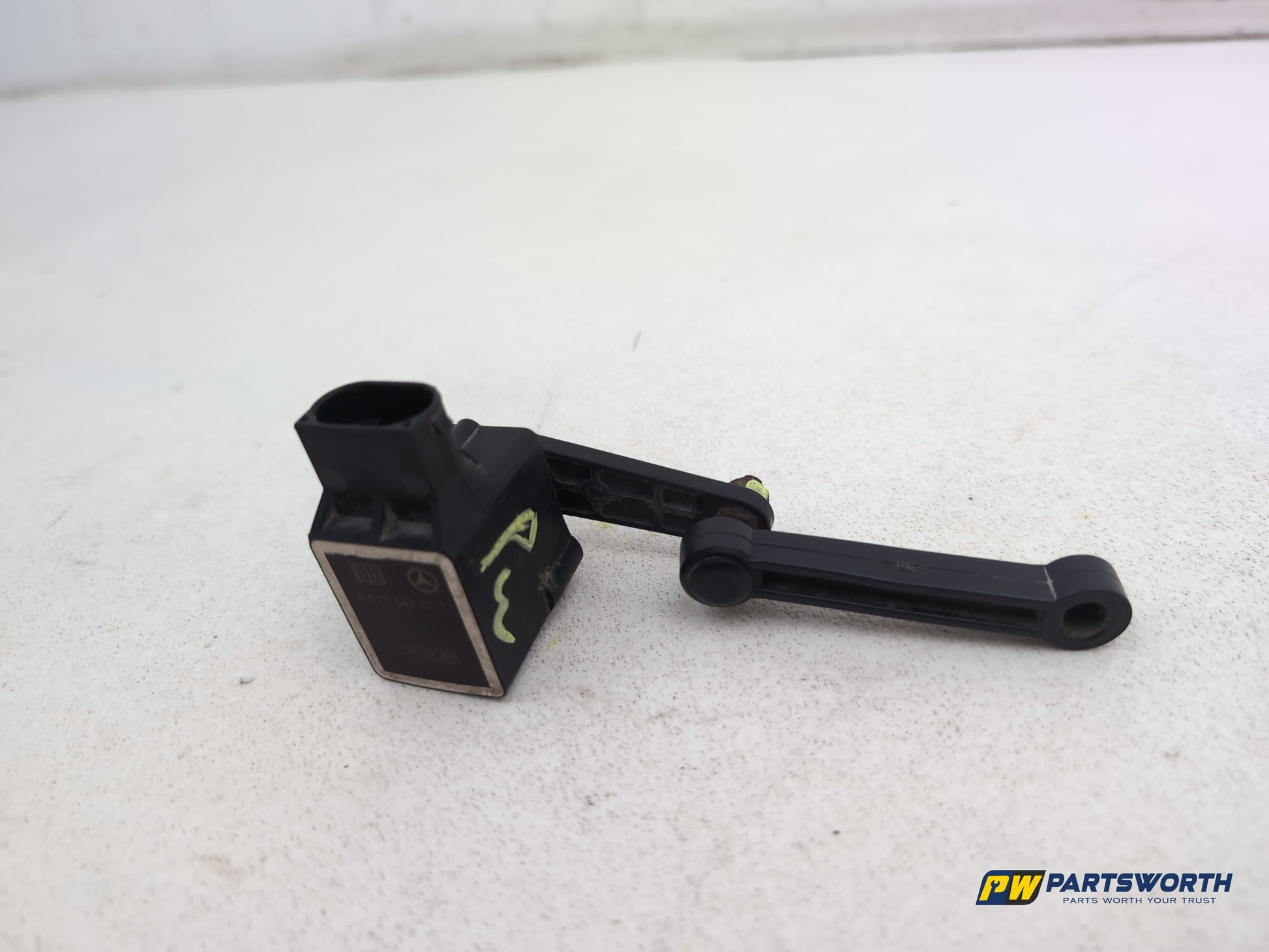 Mercedes R320 R-Class W251 Rear Suspension Height Level Sensor A0105427717 - photo 4
